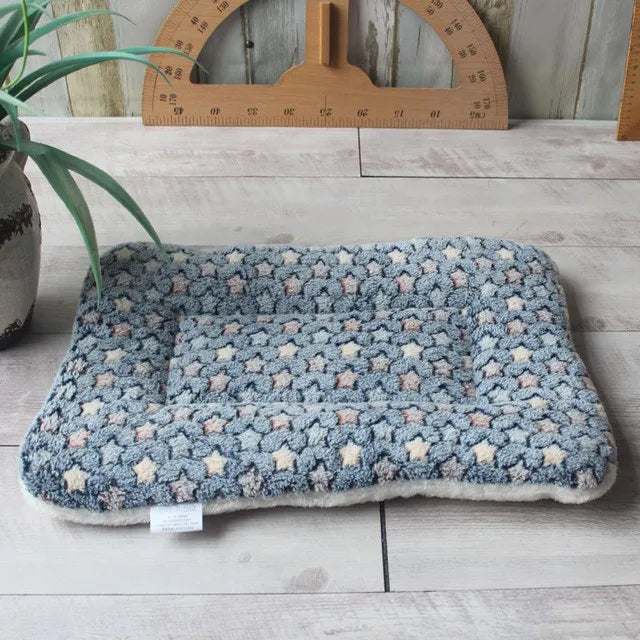 Flannel Pet Mat Dog Bed Cat Bed Thicken Sleeping Mat Dog Blanket Mat For Puppy Kitten Pet Bed for Small Large Dogs Pet Supplies